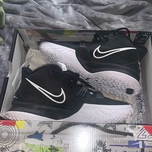 Nike Kyrie 7 basketball sneakers Size Men’s US 7